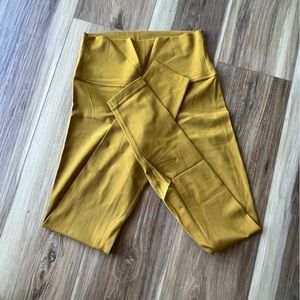 Women’s Lululemon Athletica Align Leggings Size 6 Mustard Yellow 28”